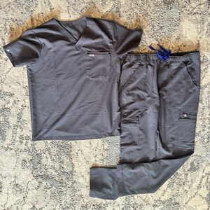 Mens Charcoal Fig scrub set